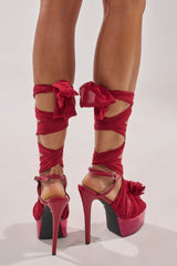 AKIRA GOLD BEAUDEN RED PLATFORM TIE SANDAL