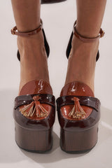 AKIRA GOLD BIXBY BROWN EMPTY WEDGE PUMP