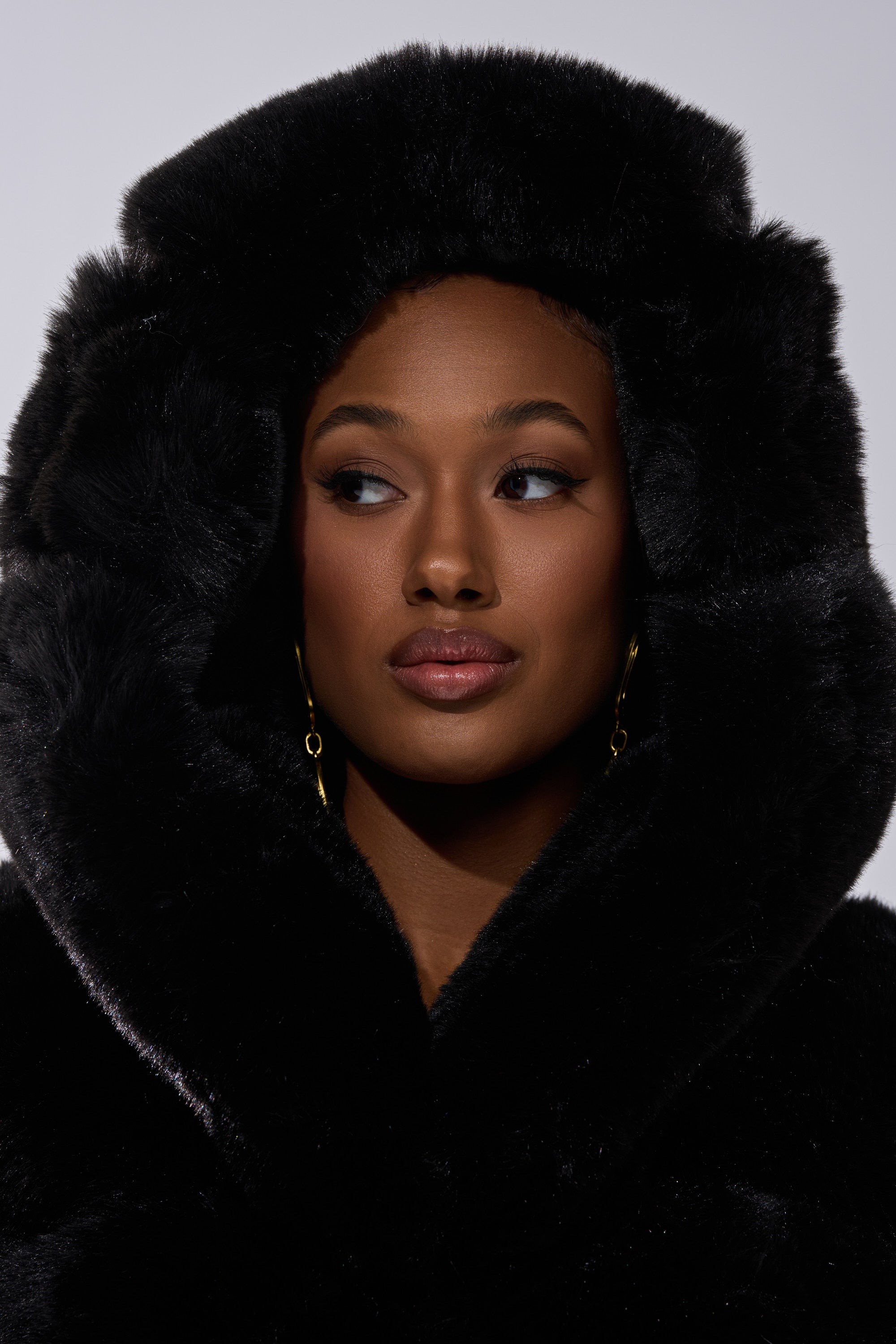 FAUX FUR PANEL HOODED TRENCH IN BLACK