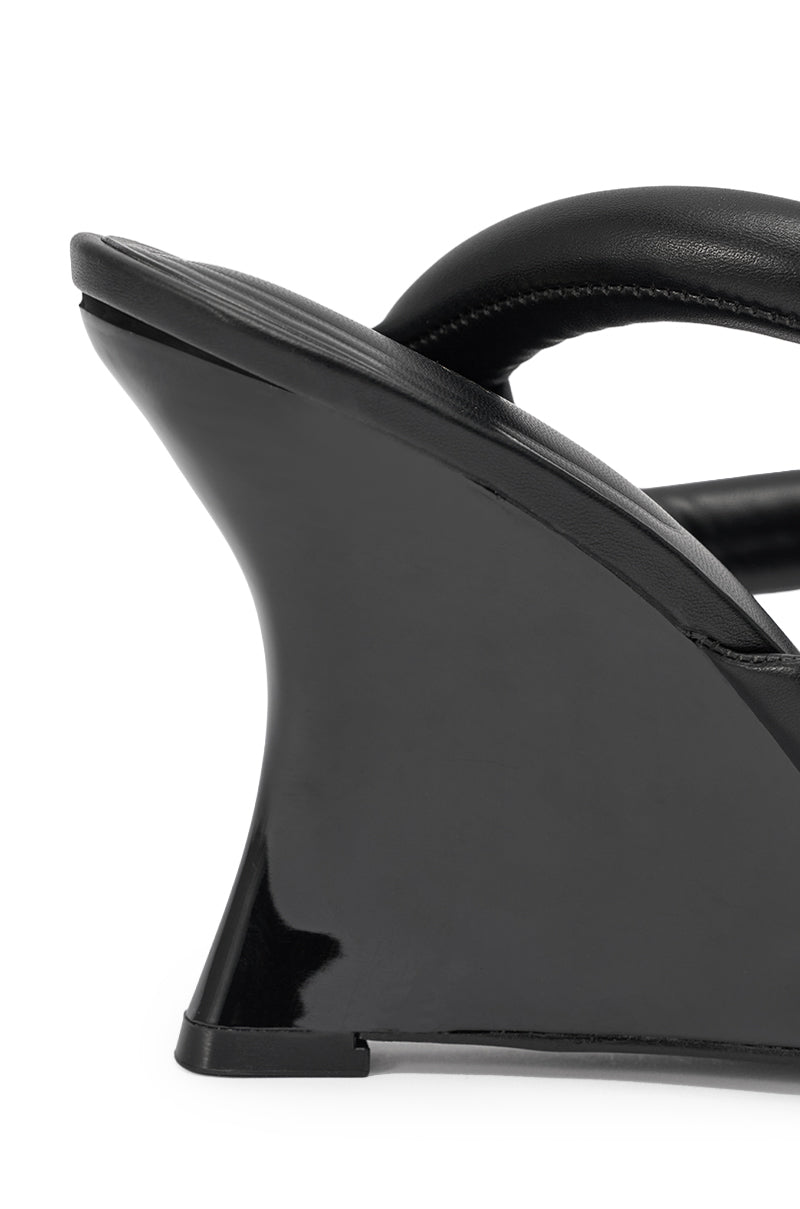 AKIRA MINORU BLACK WEDGE SANDAL