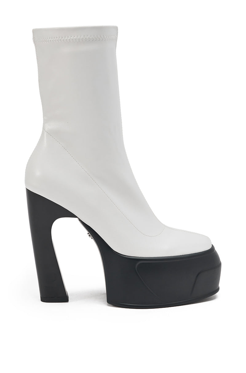 AKIRA GOLD OBSIDIAN WHITE CHUNKY PLATFORM BOOTIE