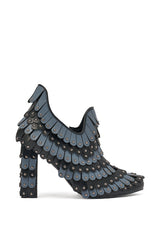 AKIRA GOLD OSTENTATION BLACK ABSTRACT PUMP