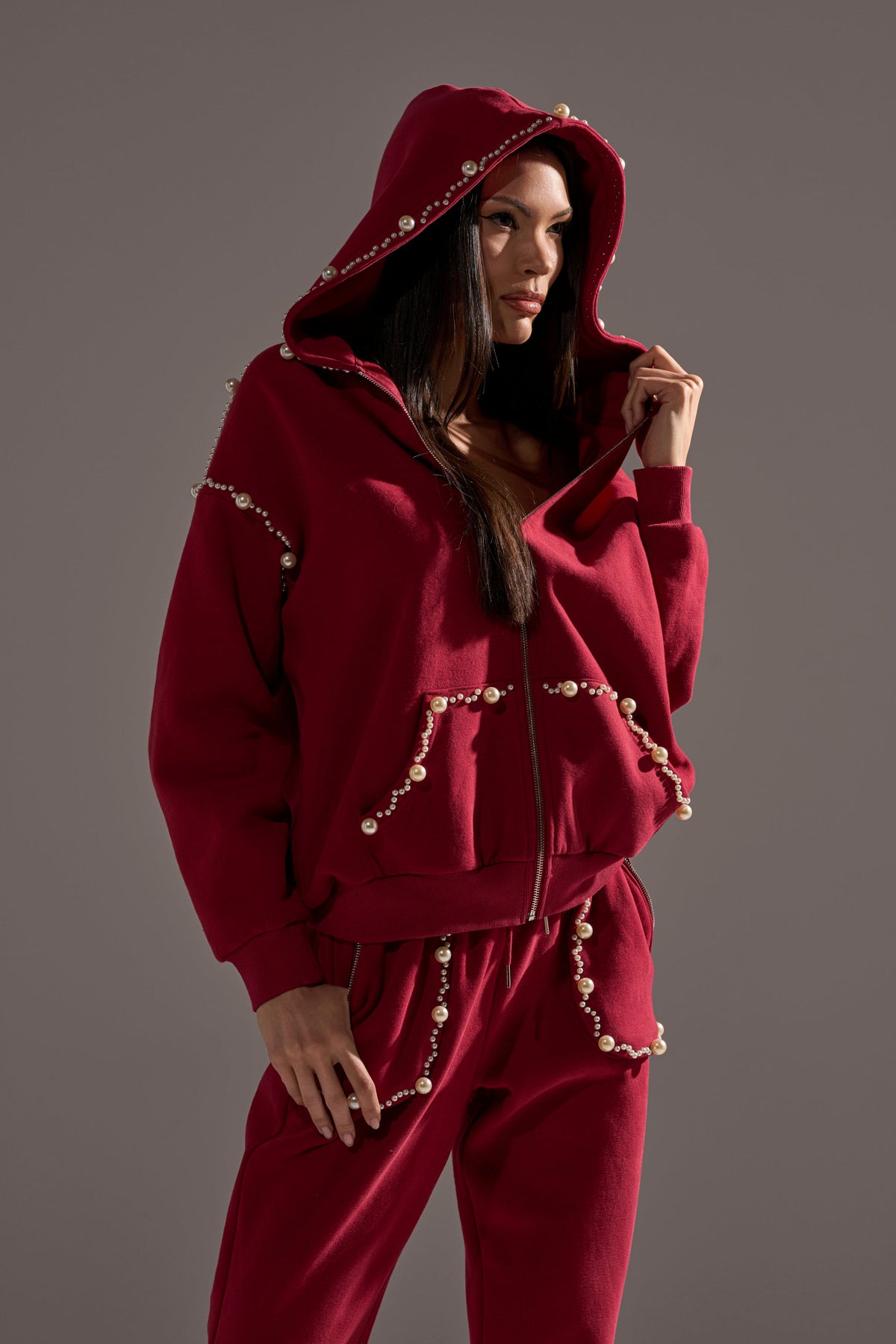 COZY HOLIDAY PEARL SWEATSHIRT  IN BURGUNDY