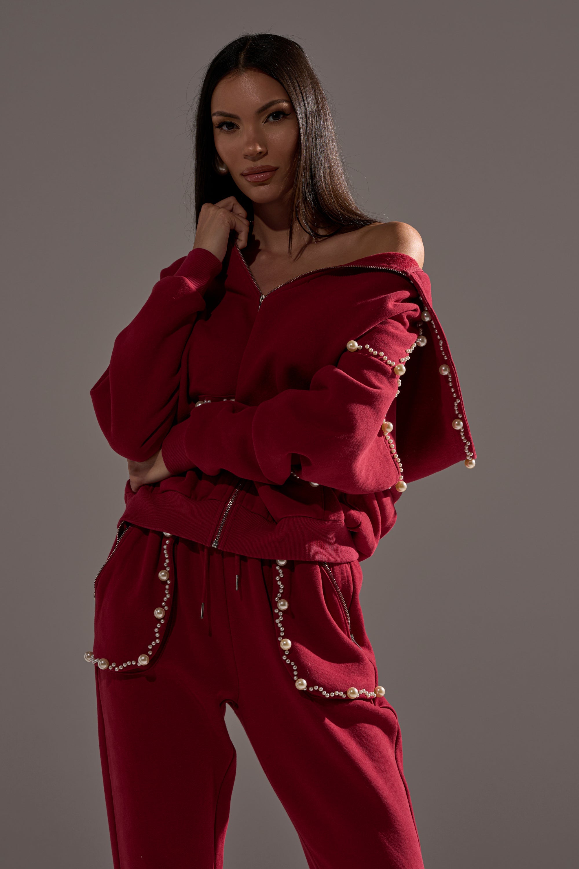 COZY HOLIDAY PEARL SWEATSHIRT  IN BURGUNDY