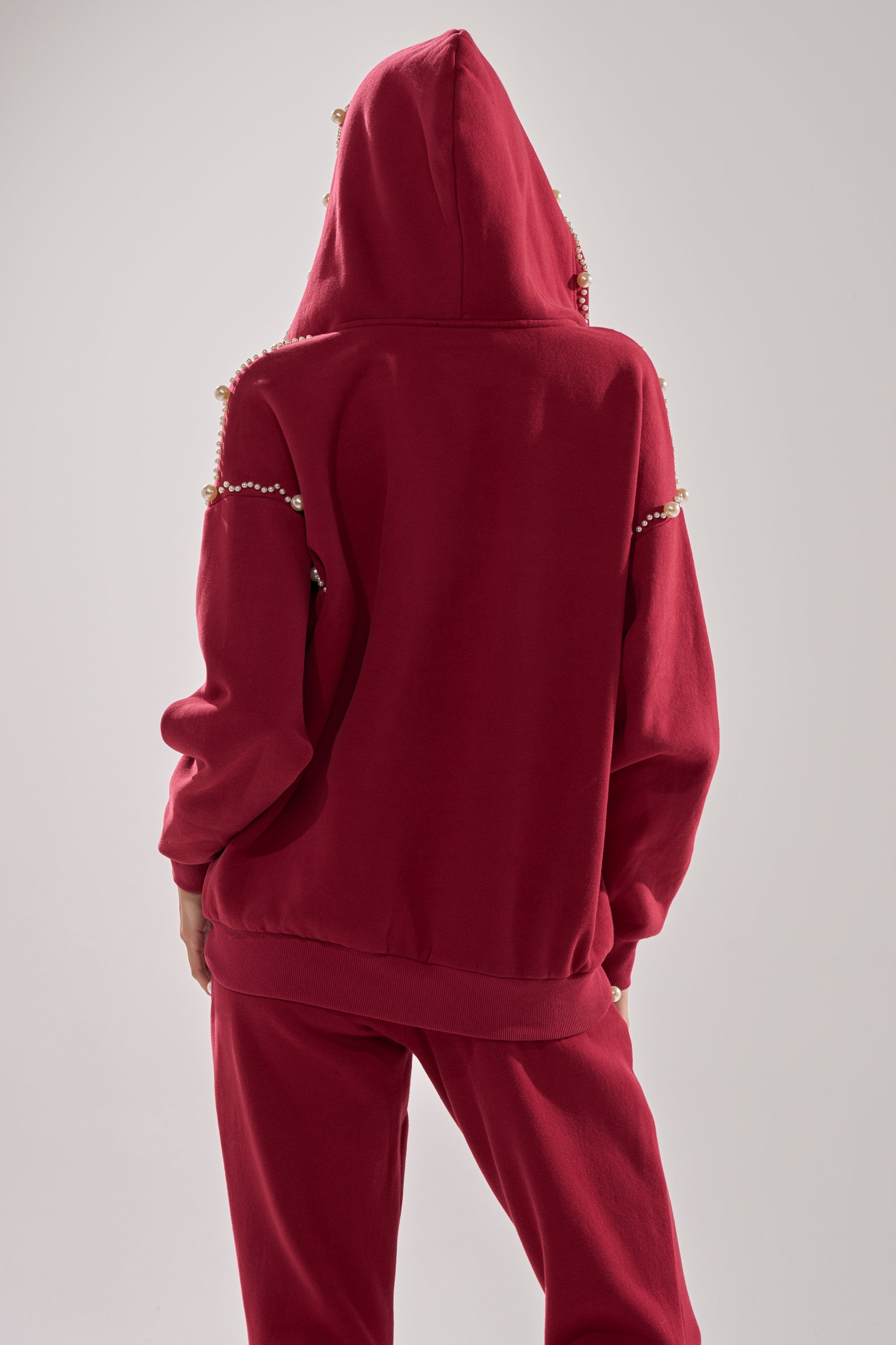 COZY HOLIDAY PEARL SWEATSHIRT  IN BURGUNDY