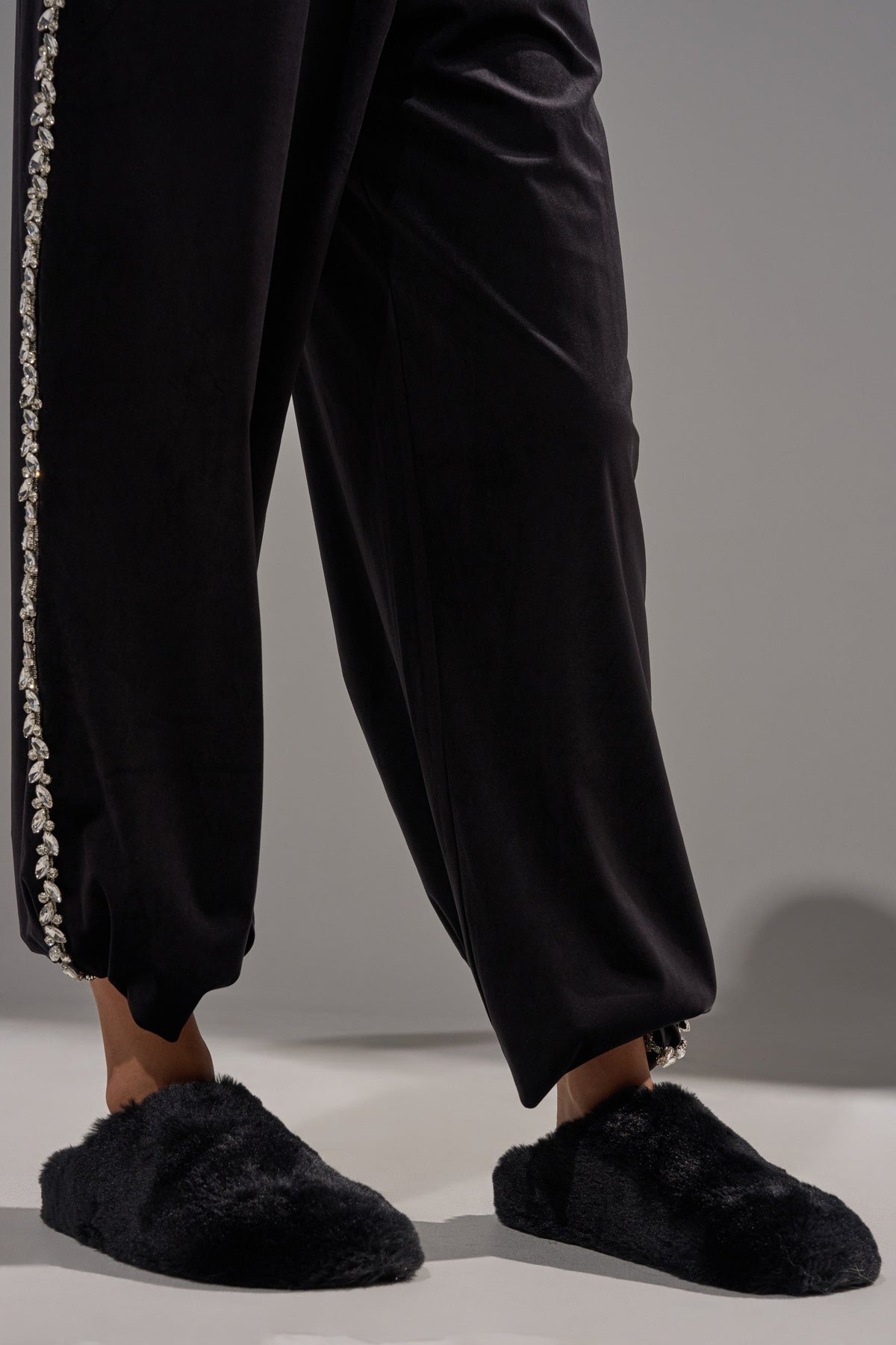 AKIRA RHYS BLACK FUZZY FLAT