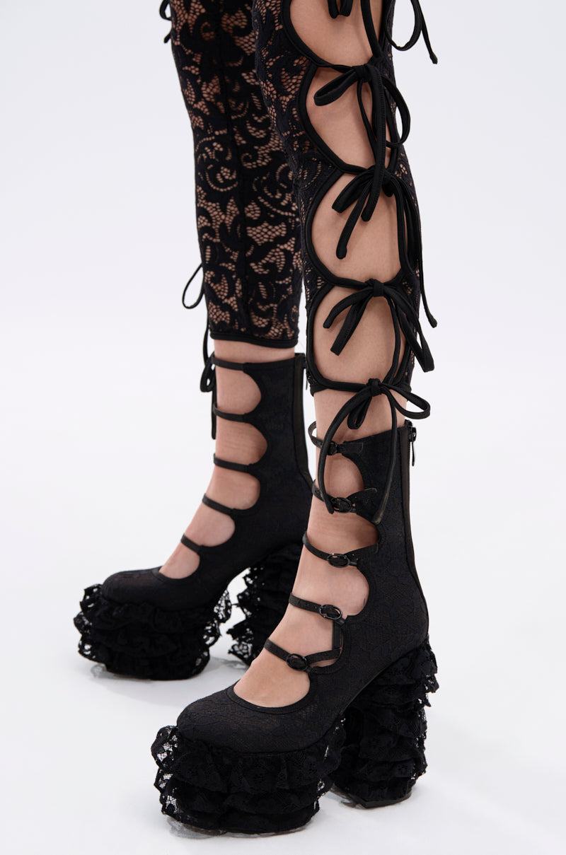 AZALEA WANG SPREENE FRILL LACE PUMP IN BLACK