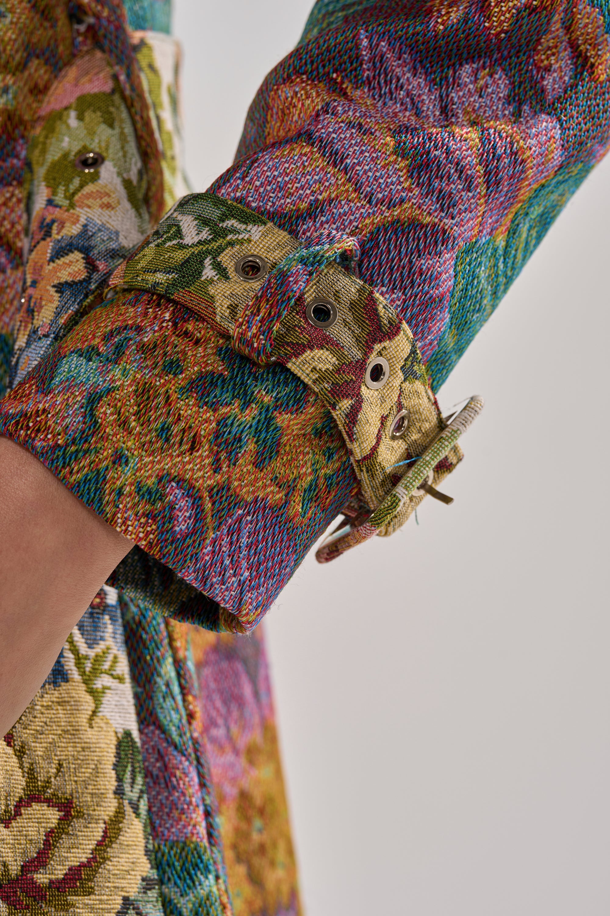 SHOW OFF TAPESTRY TRENCH