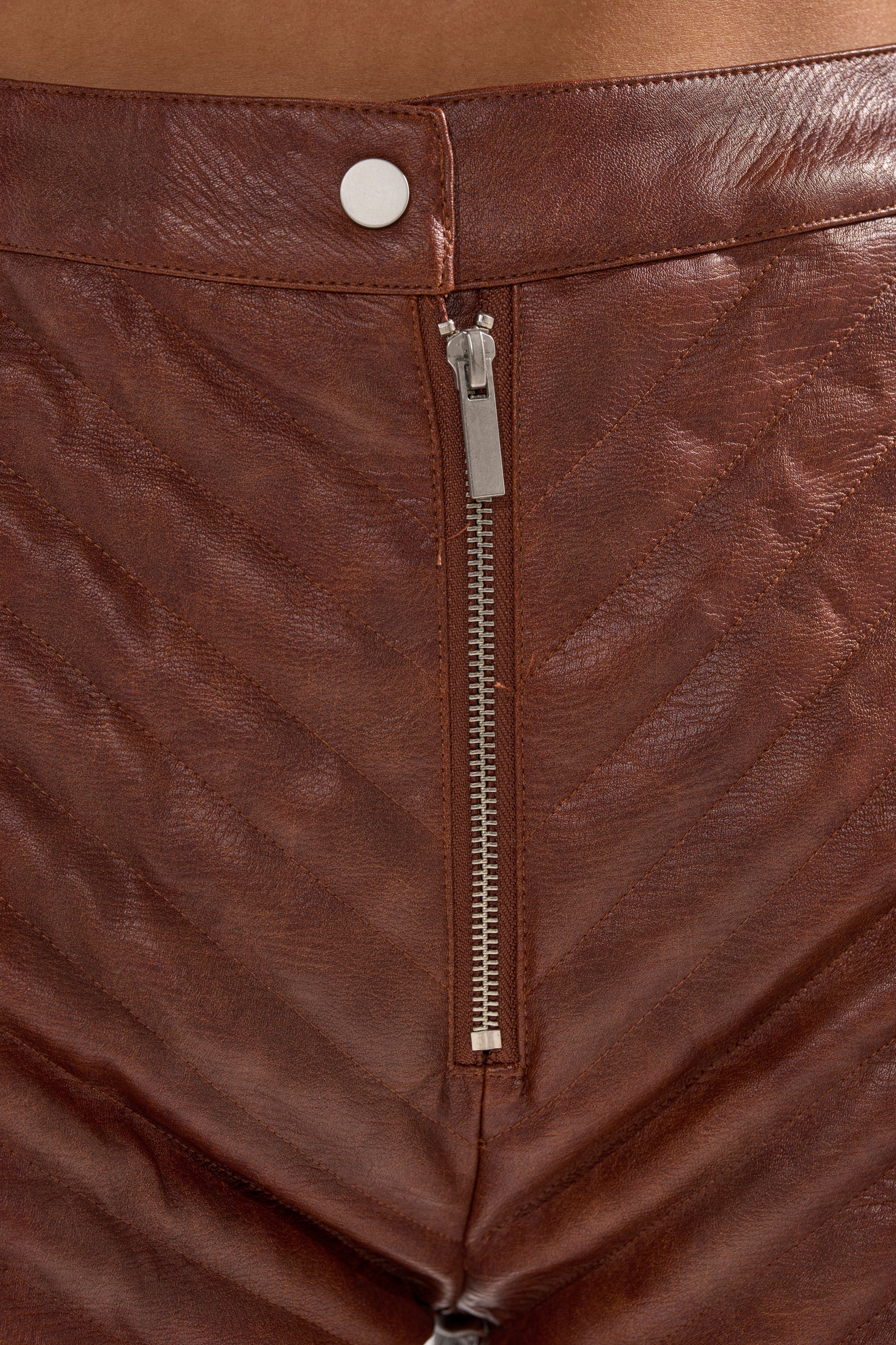 GALAXY FAUX LEATHER SHORT IN BROWN