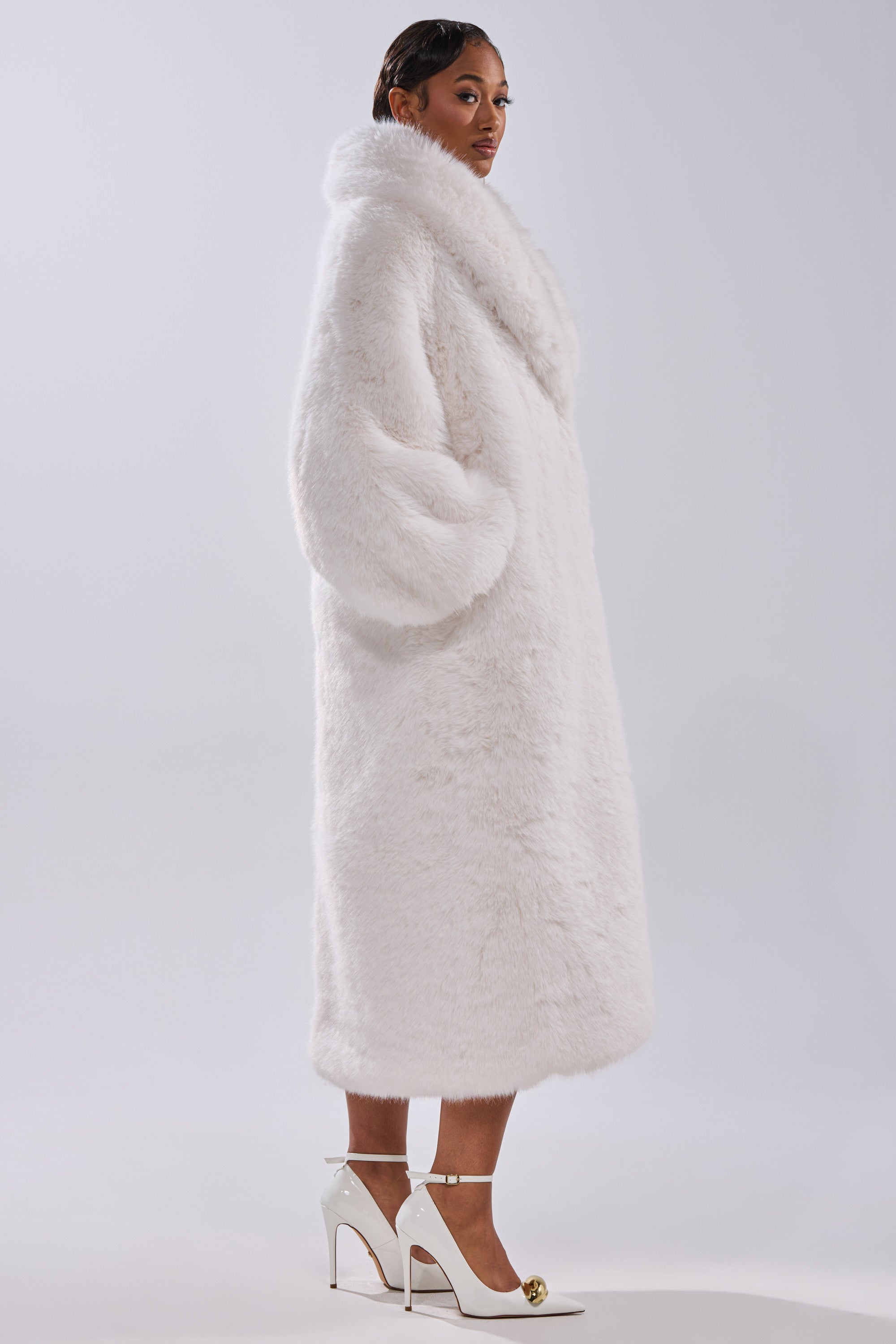 TSUNAMI FAUX FUR COAT IN WHITE