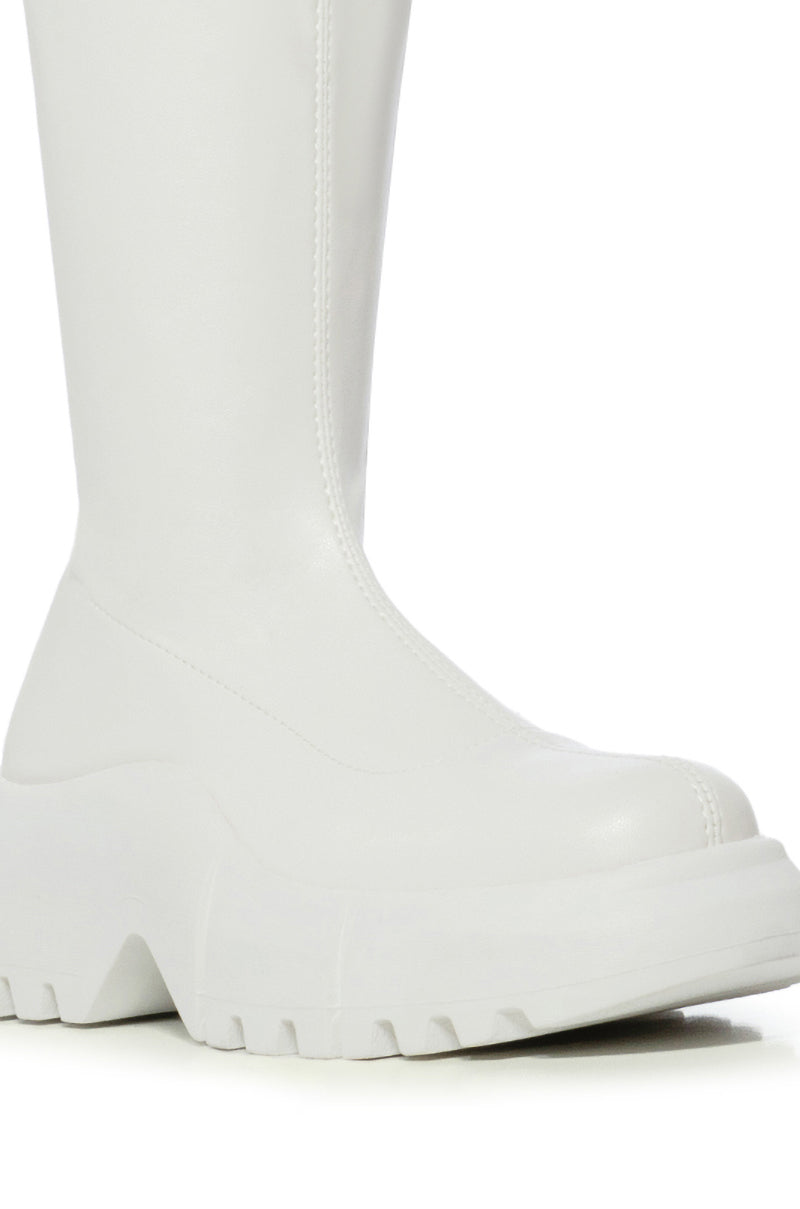 AZALEA WANG SWEETBAY WHITE FUTURISTIC BOOT