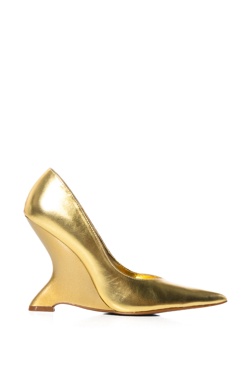AZALEA WANG TEGWEN GOLD PUMP