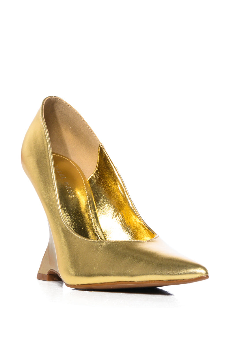 AZALEA WANG TEGWEN GOLD PUMP