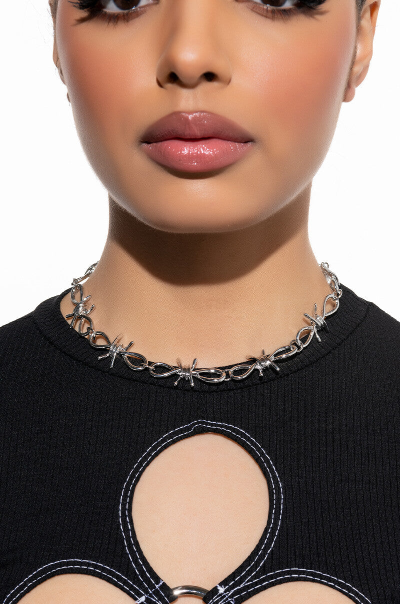 BARBED BOW CHOKER
