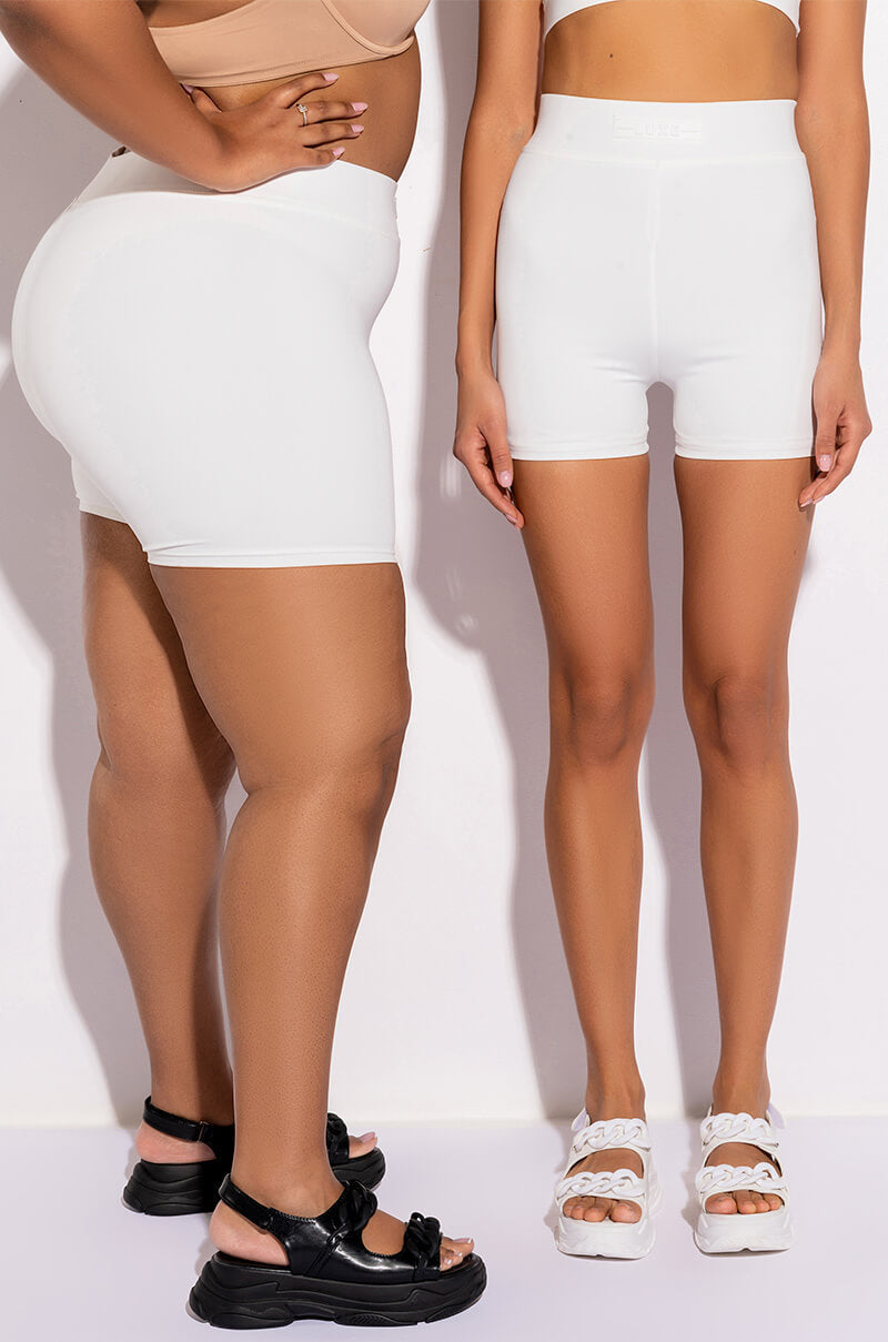 BASIC LUXE WHITE BIKER SHORT