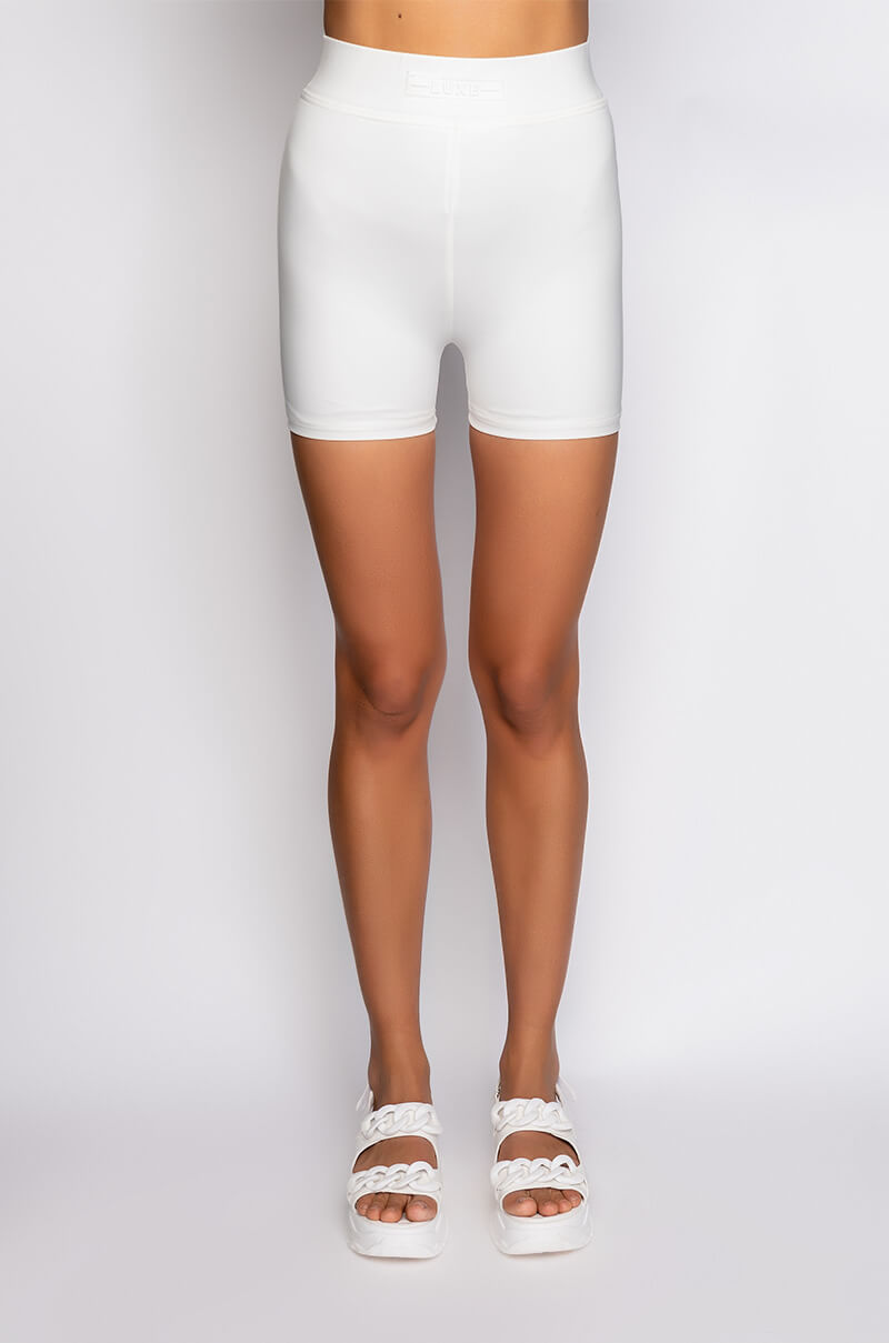 BASIC LUXE WHITE BIKER SHORT