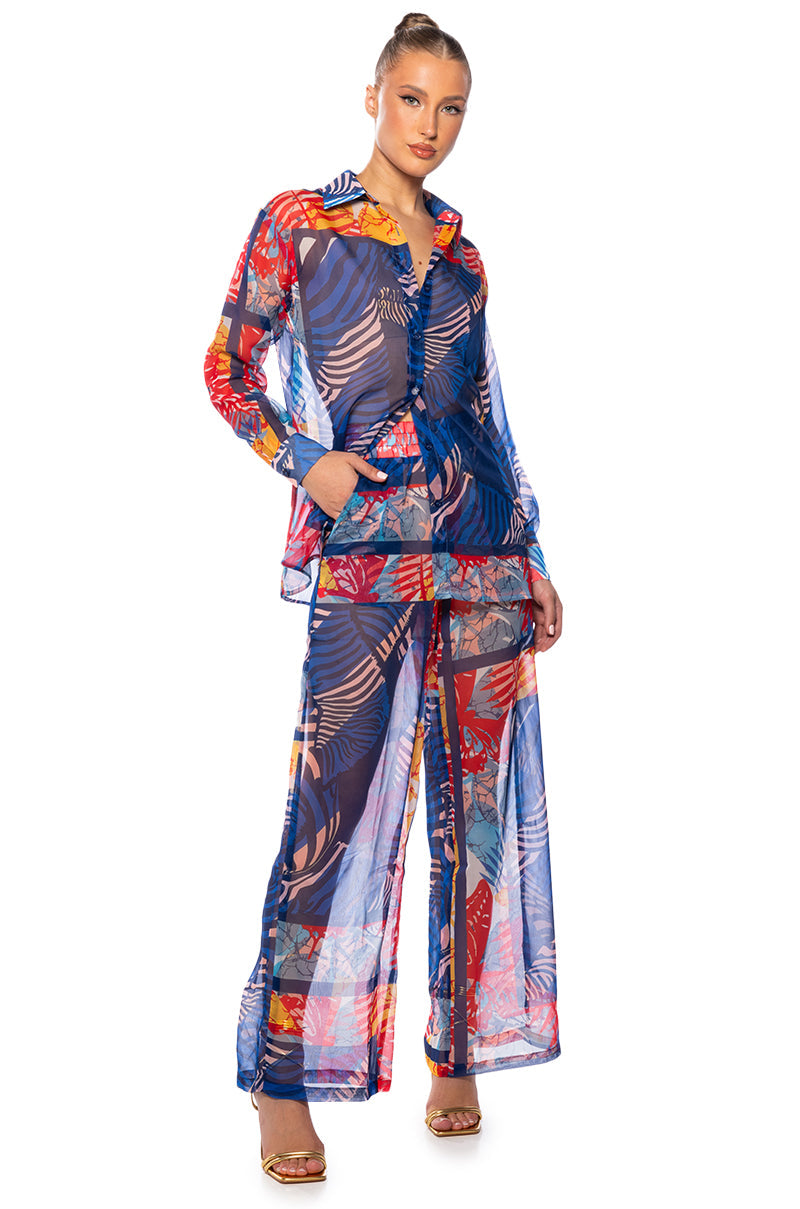 BEACHY DAY BUTTON DOWN LIGHTWEIGHT BLOUSE