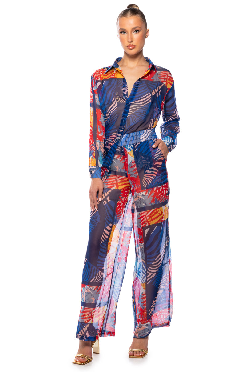 BEACHY DAY BUTTON DOWN LIGHTWEIGHT BLOUSE