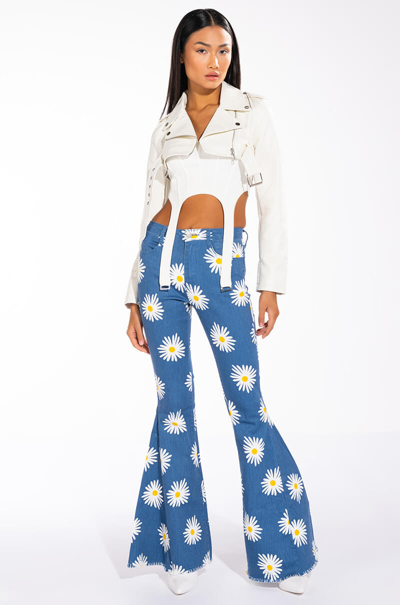 COMING UP DAISIES PRINTED FLARED JEAN