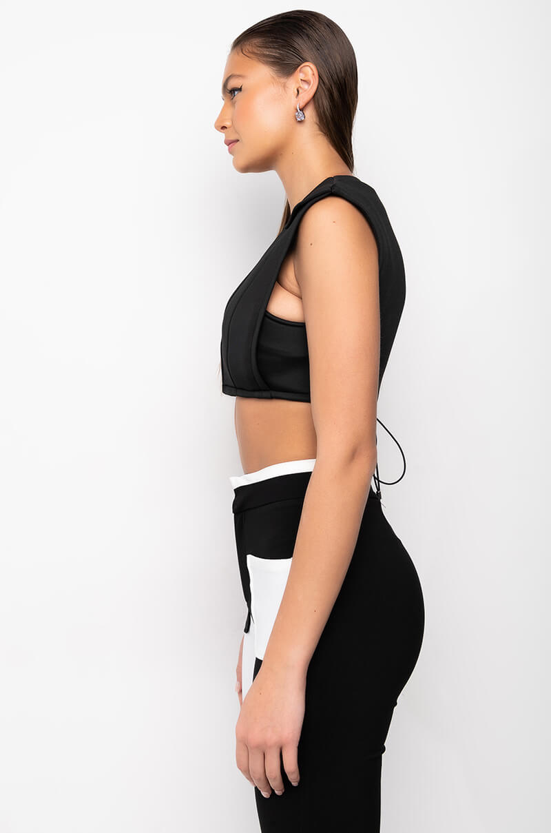 COMMANDER CROPPED SLEEVELESS SCUBA BLOUSE