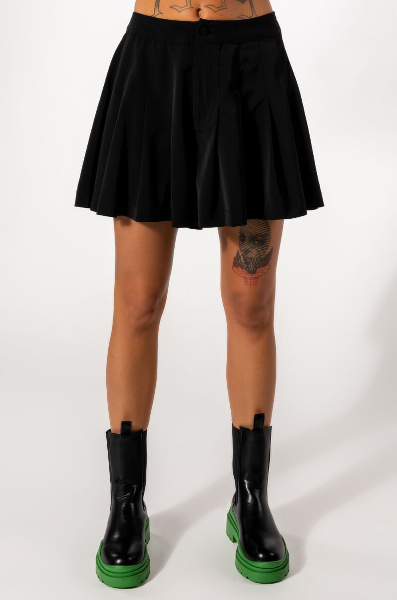 LIBRA MOON HIGH WAISTED PLEATED SHORT