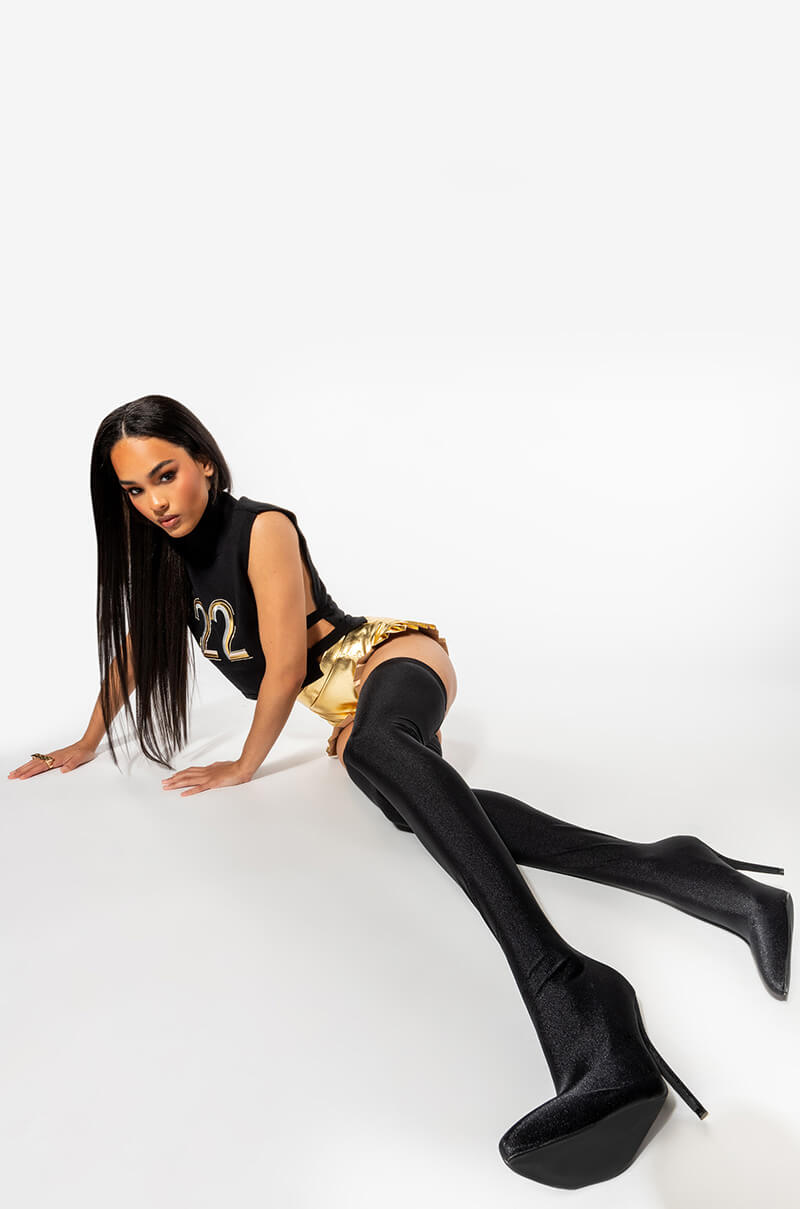 NO SLEEP RUFFLE METALLIC BOOTY SHORT