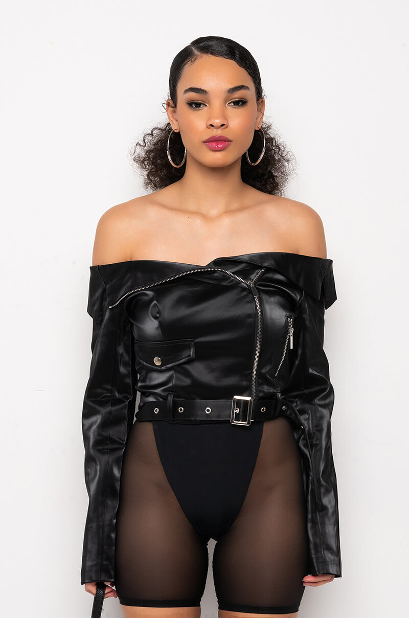 OFF THE SHOULDER PLEATHER MOTO JACKET