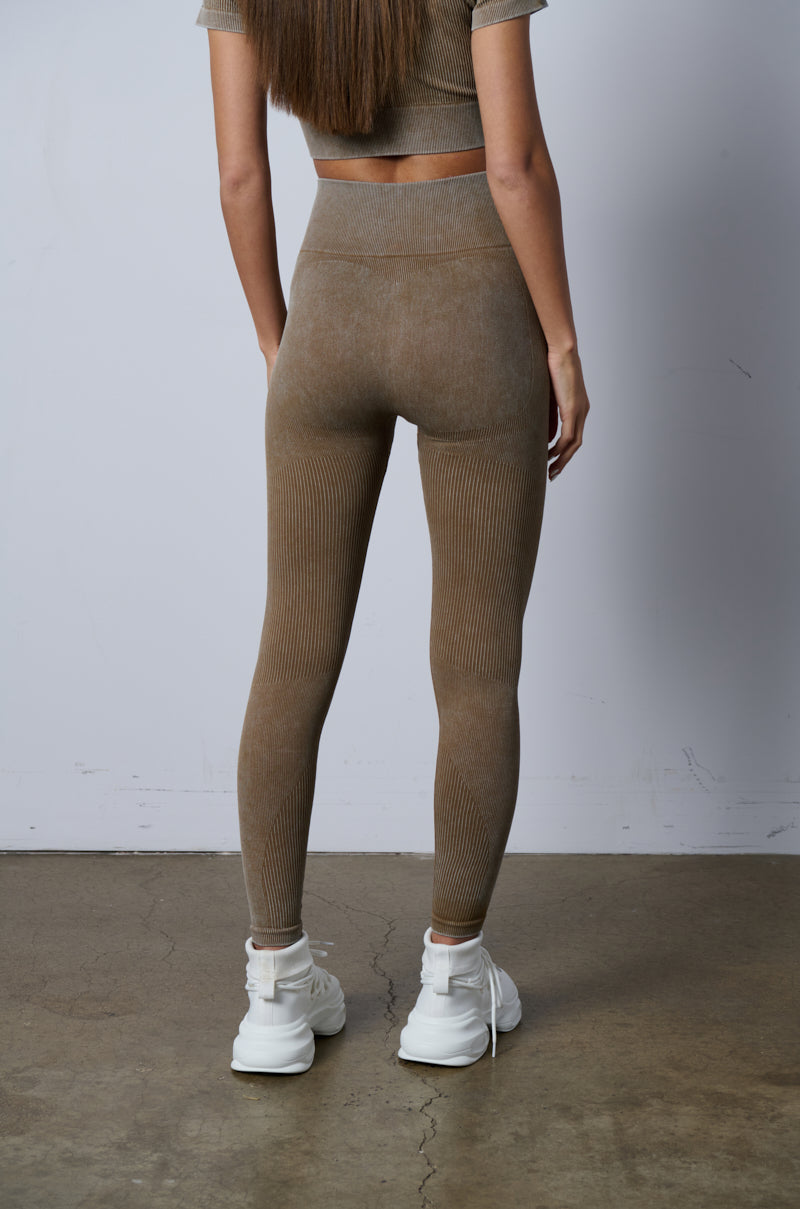 ON THE GO RIBBED LEGGING