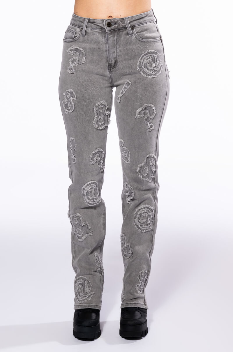 PATCH DETAIL SOFT DENIM STRAIGHT LEG JEAN