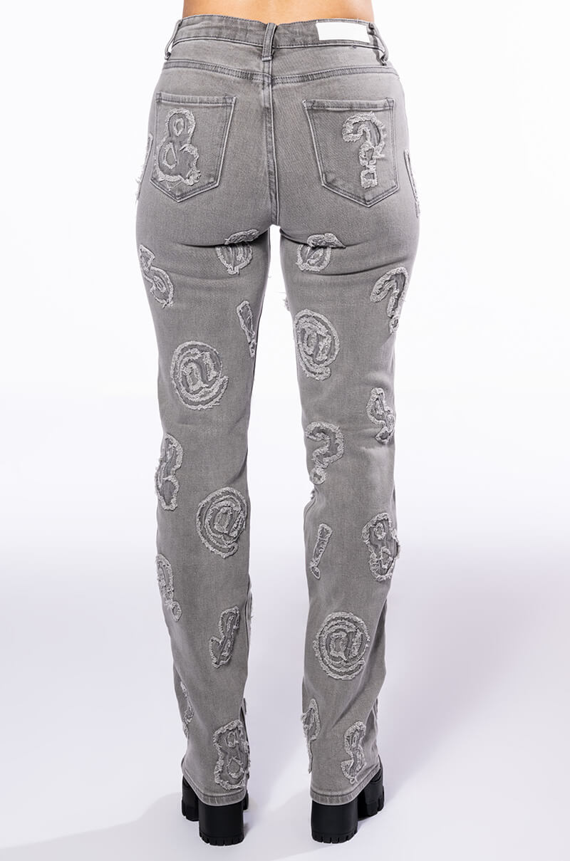 PATCH DETAIL SOFT DENIM STRAIGHT LEG JEAN