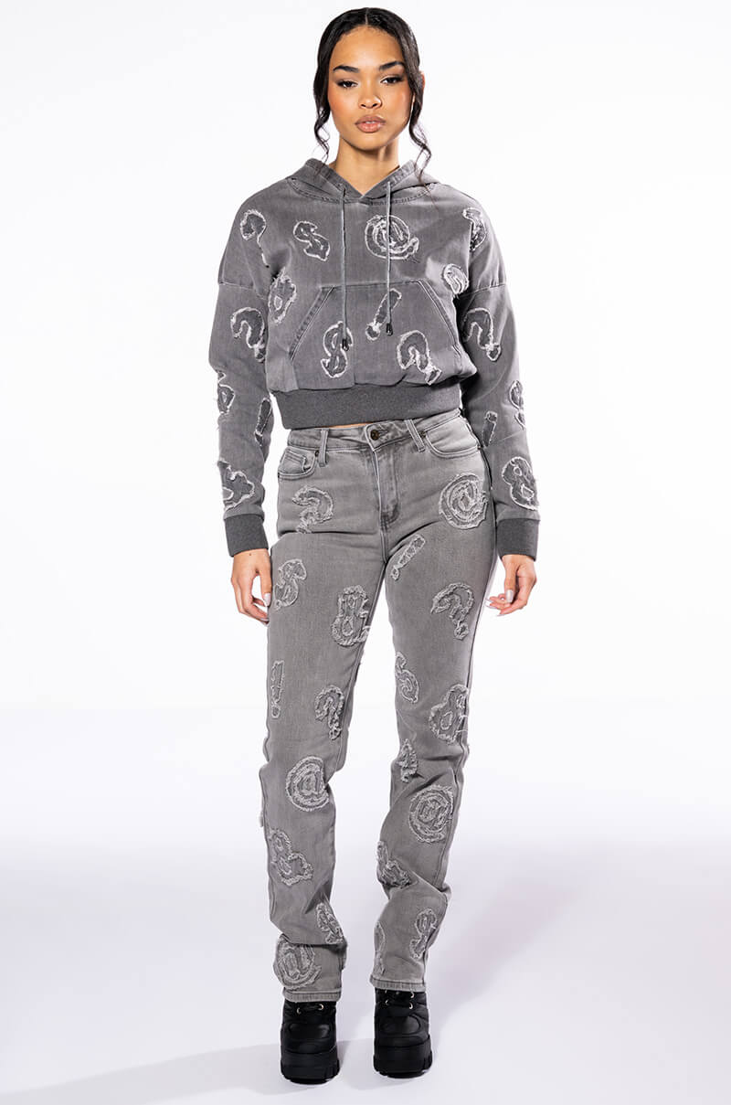 PATCH DETAIL SOFT DENIM STRAIGHT LEG JEAN