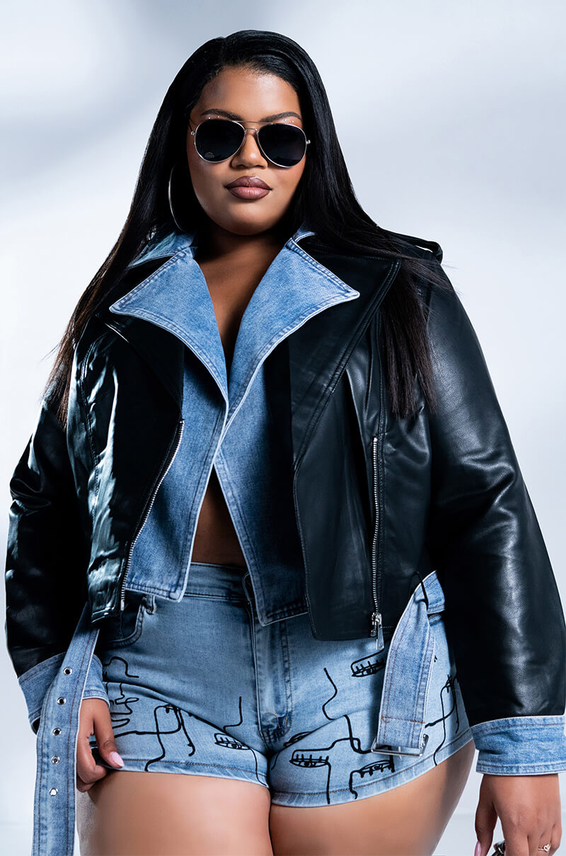 PLUS MULTIPLE FACES DENIM BOOTY SHORT