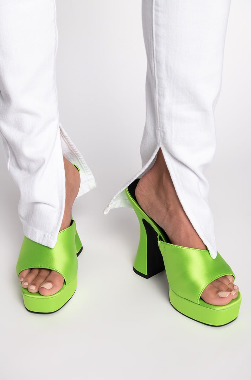 RUBY HIGH RISE SPLIT HEM SKINNY JEANS