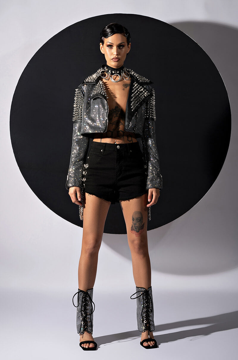 RUMORS CHAIN DETAIL HIGH RISE DENIM SHORT