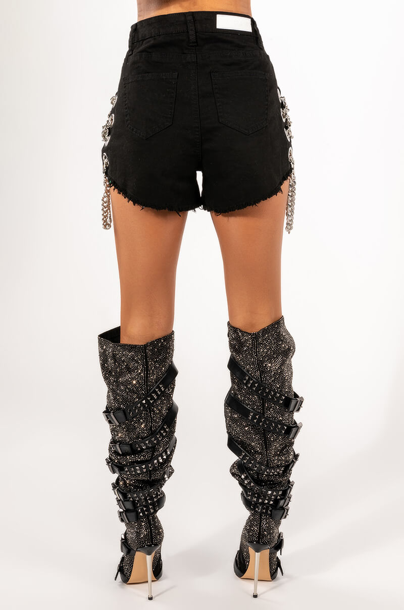 RUMORS CHAIN DETAIL HIGH RISE DENIM SHORT