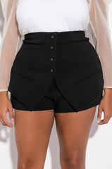 TRICKY TUXEDO SHORT