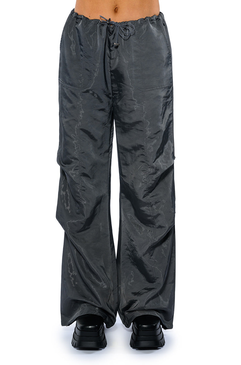 ZONA OVERSIZED PARACHUTE PANTS