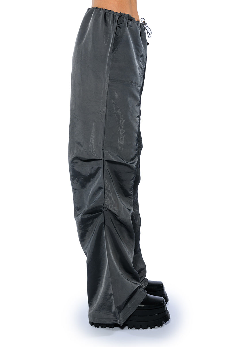 ZONA OVERSIZED PARACHUTE PANTS